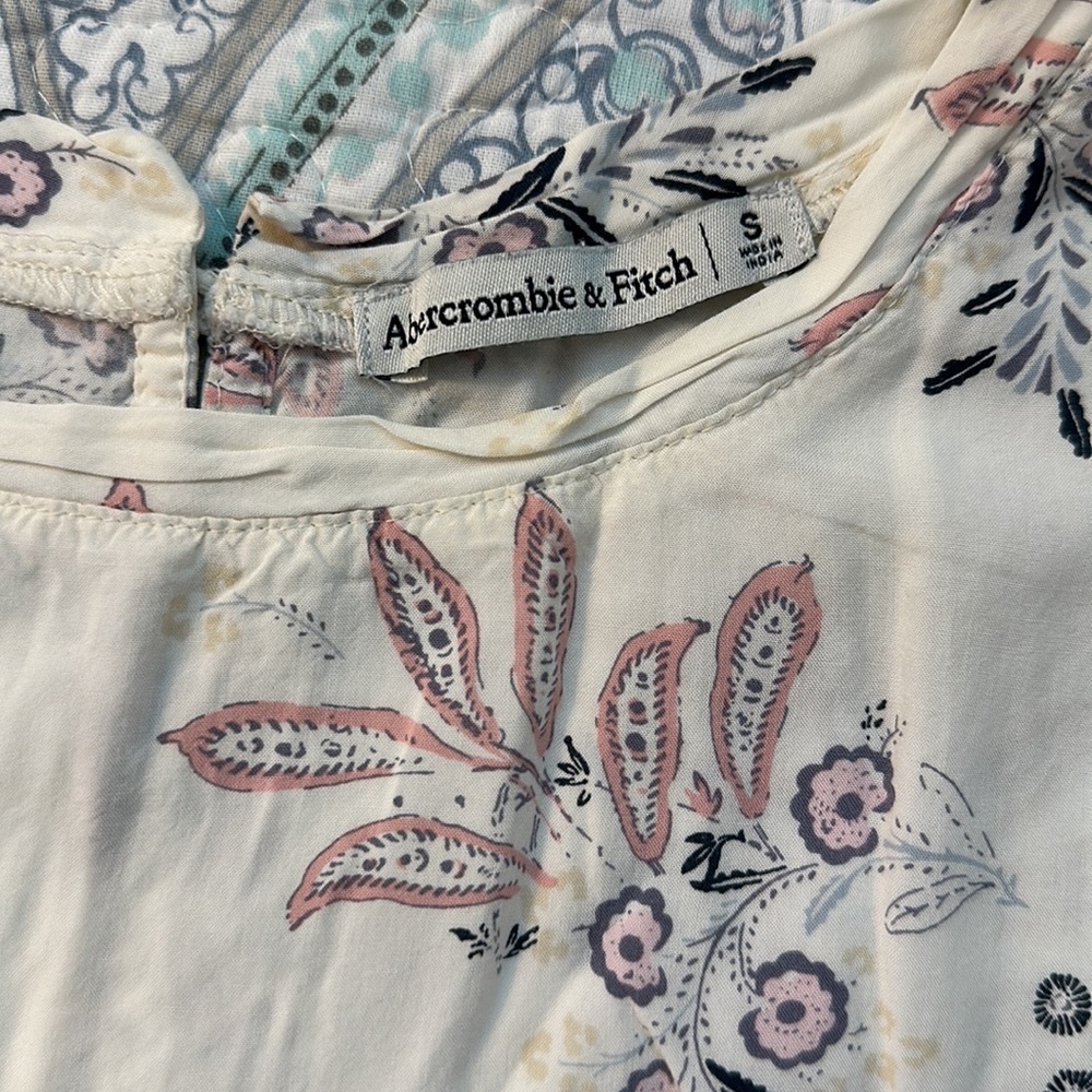 Adorable Button Back Top - Picture 2 of 6